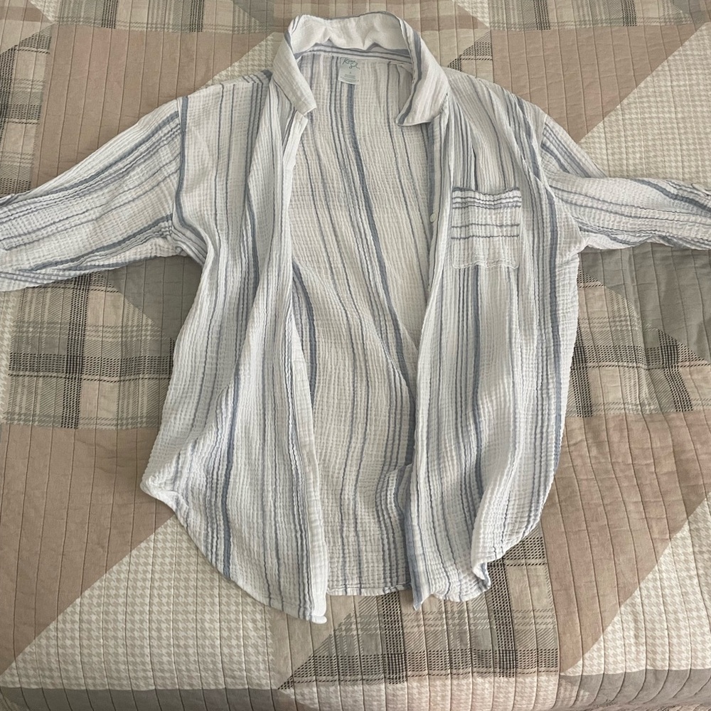 Kona Sol Blue and White Casual Button Down Shirt